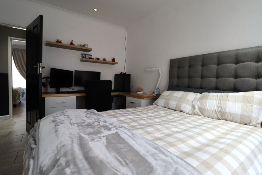 4 Bedroom Property for Sale in Sherwood Eastern Cape